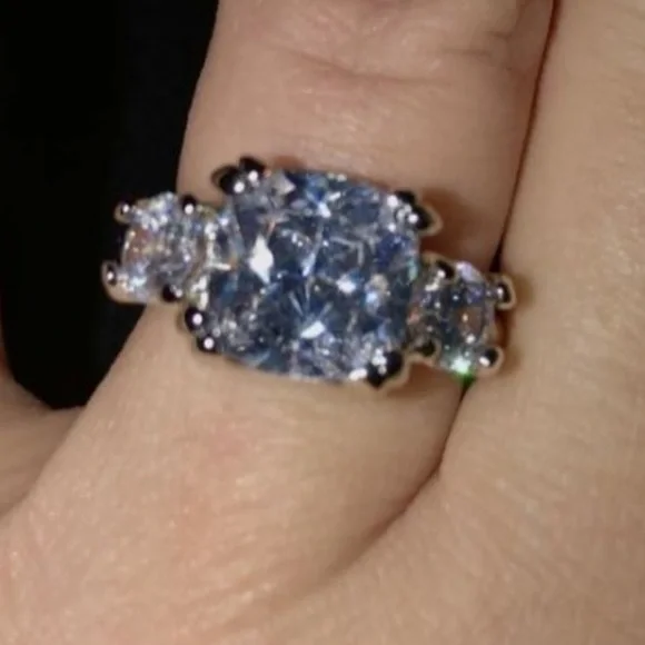 Sparkly Cushion Statement Ring size 6 NIB Megan M - Picture 2 of 9